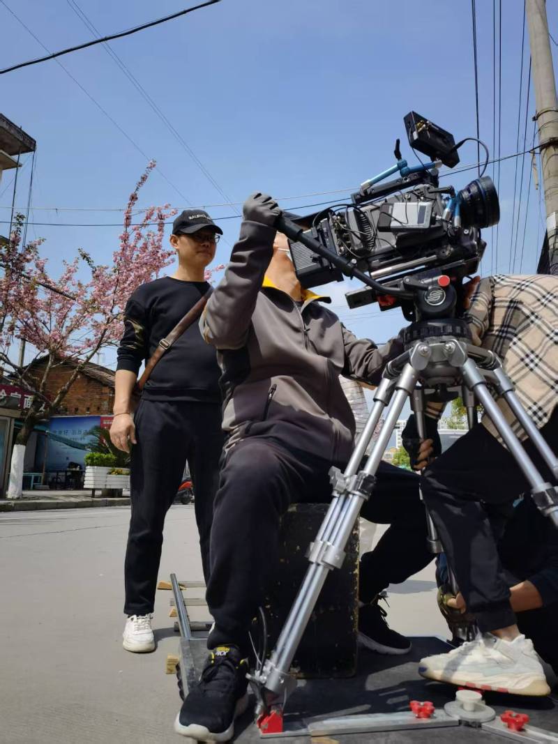 龙里县广告片拍摄：快消品牌爆款之选，网感内容适配社媒传播！
